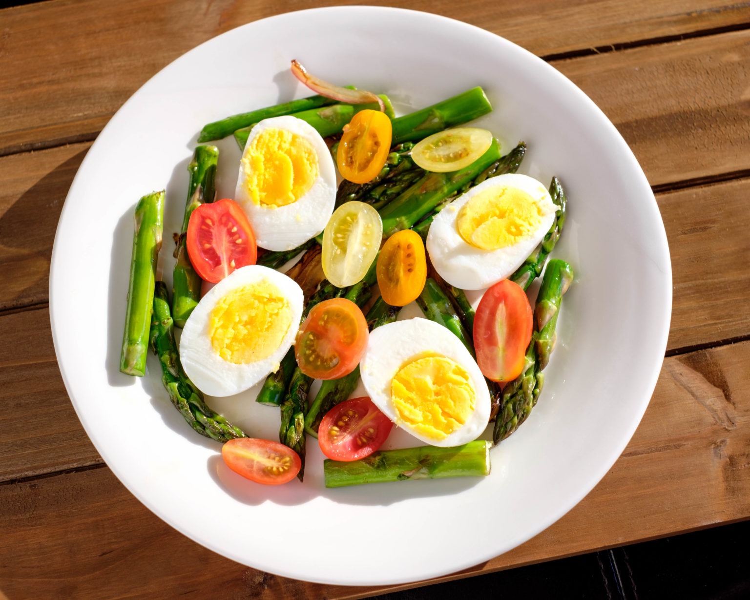 Hard Boiled Eggs with Asparagus and Cherry Tomatoes Recipe