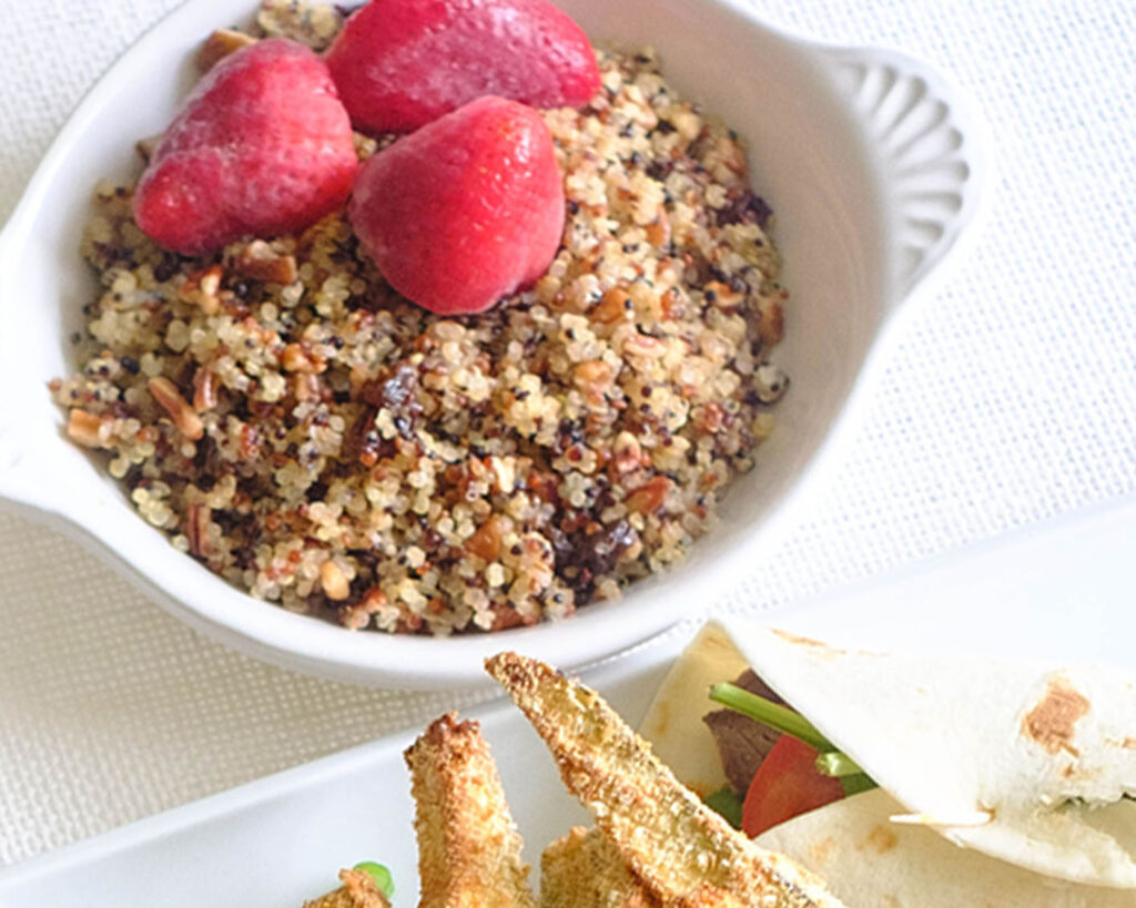 Bowl with quinoa and strawberries.
