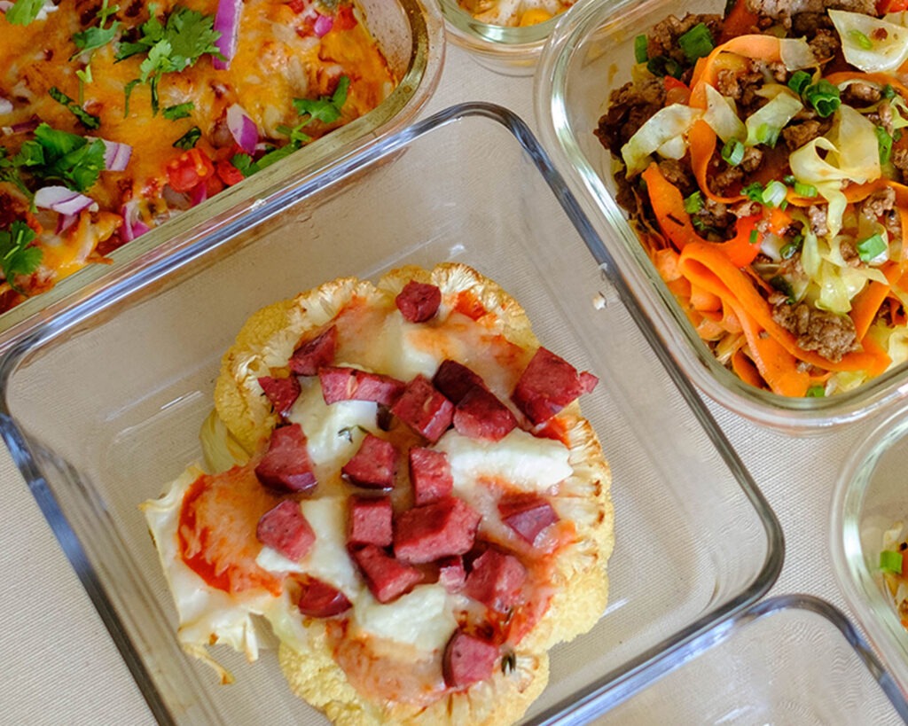 glass meal pep containers with cauliflower sausage pizza