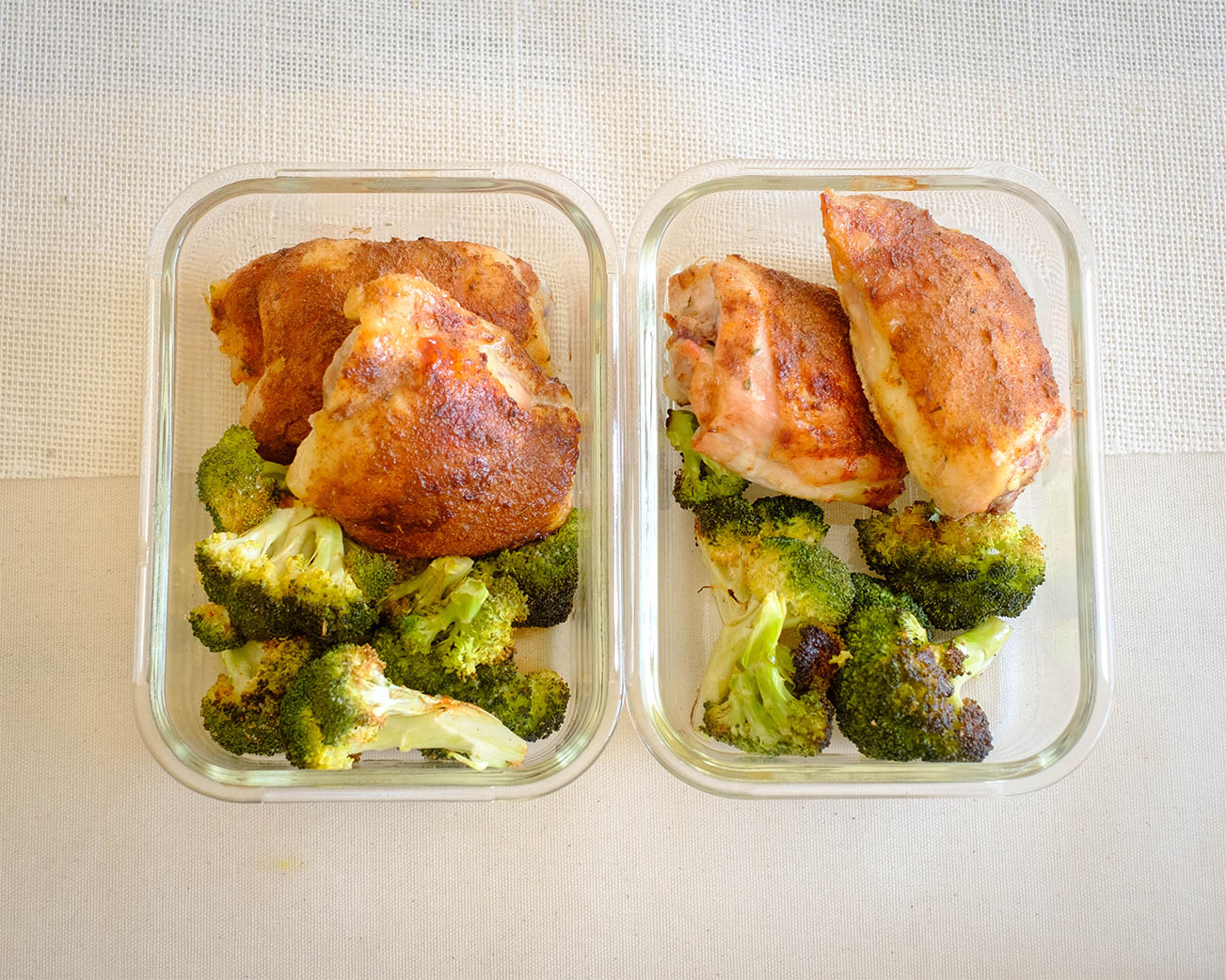 glass meal prep containers with air fryer chicken and broccoli