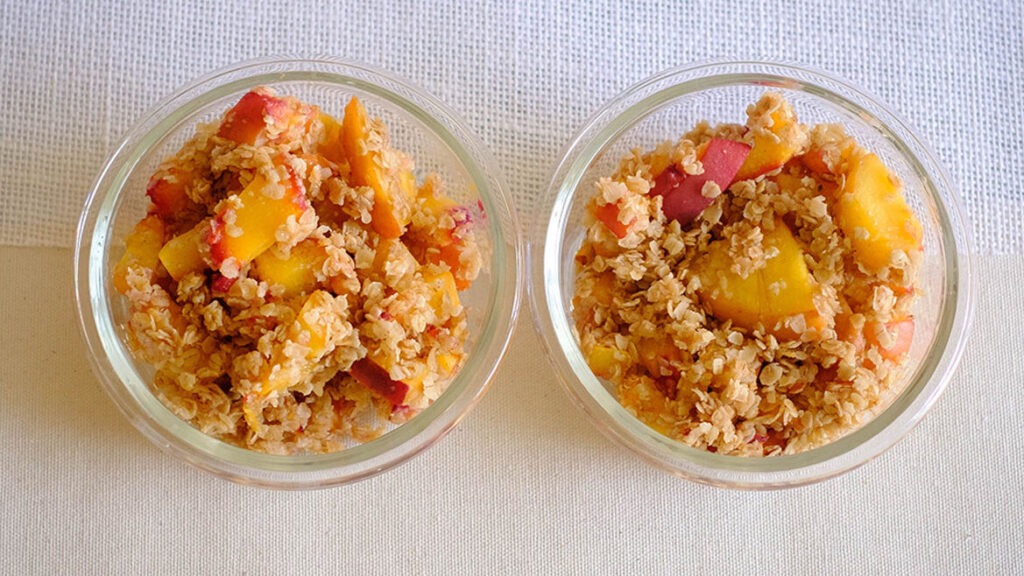 round plate with diced peaches and rolled oats as healthy snacks