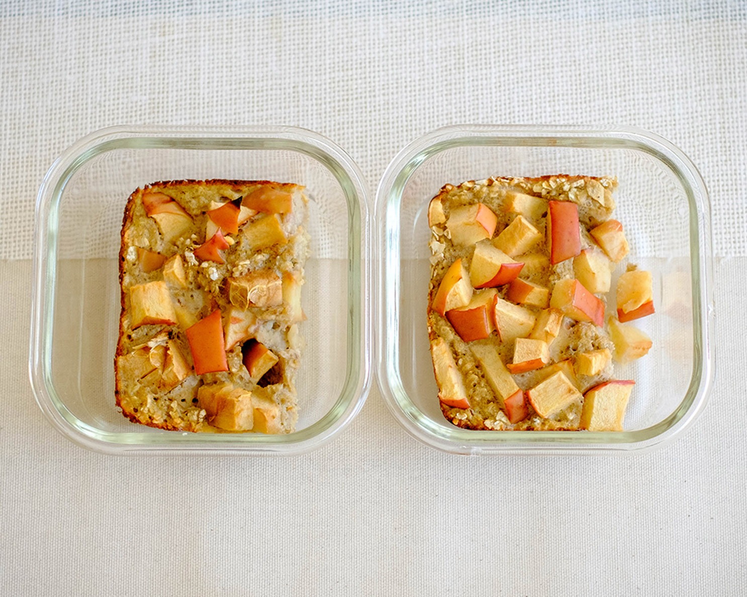 glass meal prep containers with apple oatmeal muffin bar