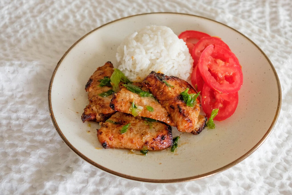 pork loin slices with white rice and sliced tomatoes
